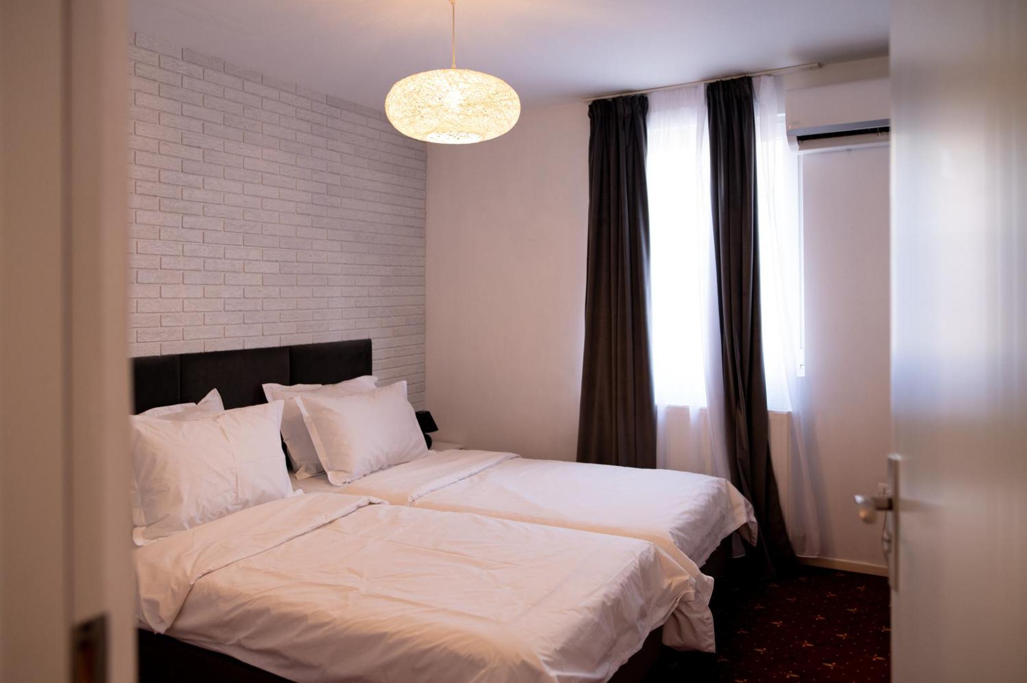 Moise House - Kosher Aparthotel Bucareste Exterior foto